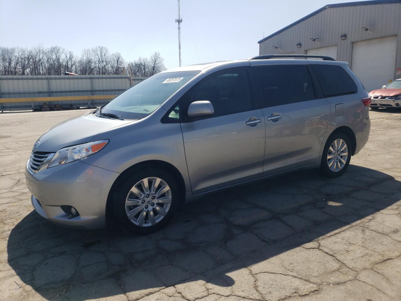 2015 TOYOTA SIENNA XLE