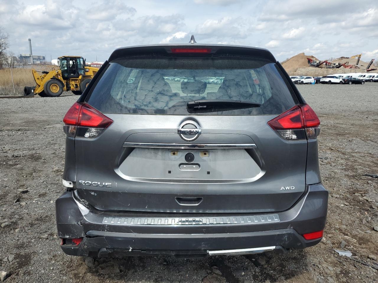 2017 NISSAN ROGUE SV - Image 6