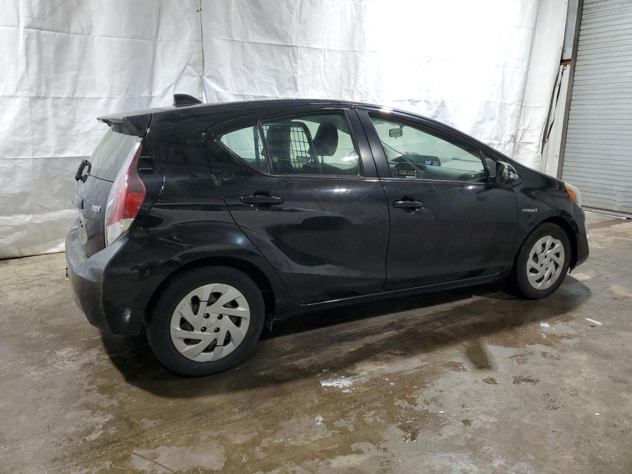 2016 TOYOTA PRIUS C - Image 3