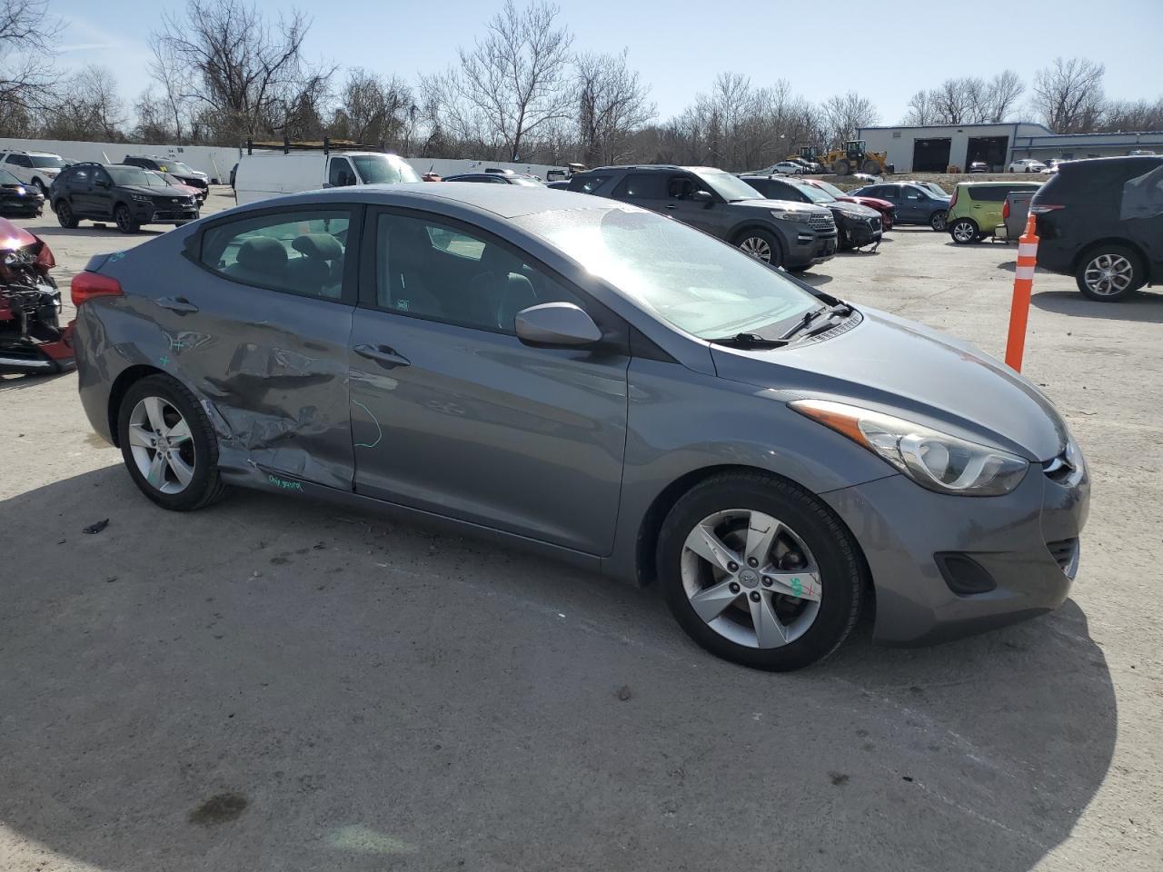 2013 HYUNDAI ELANTRA GL - Image 4
