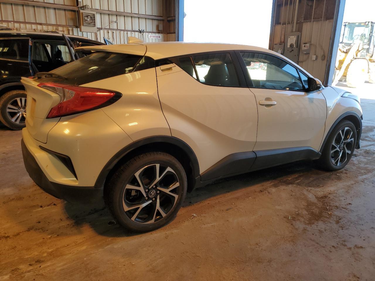2018 TOYOTA C-HR XLE - Image 3