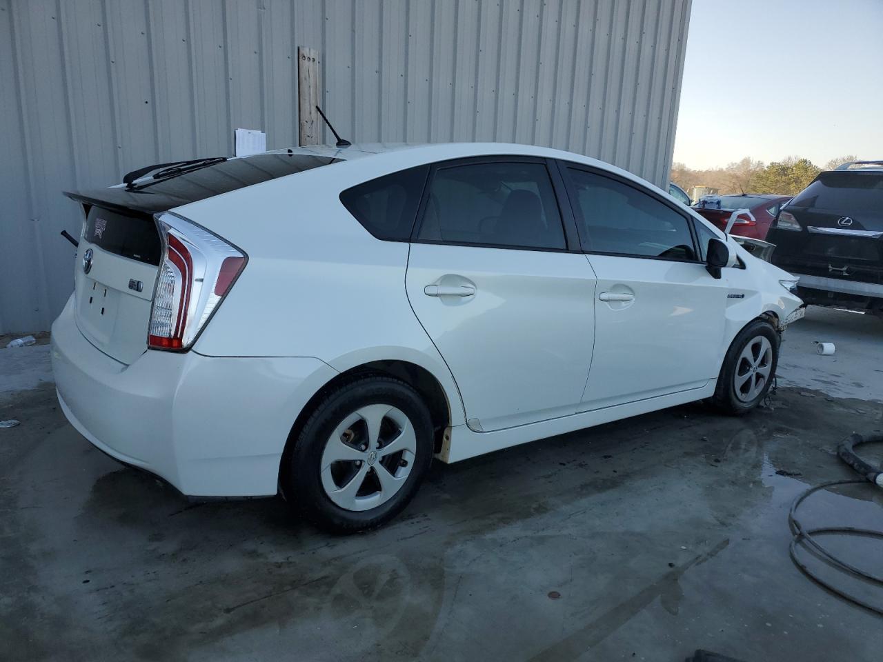 2015 TOYOTA PRIUS - Image 3