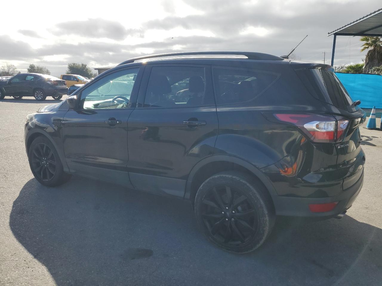 2017 FORD ESCAPE SE - Image 2