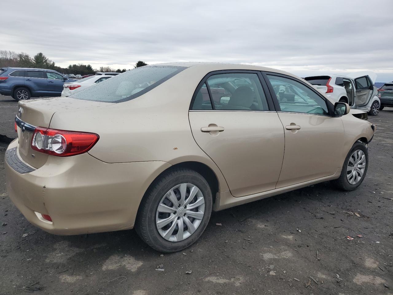 2013 TOYOTA COROLLA BA - Фото 3