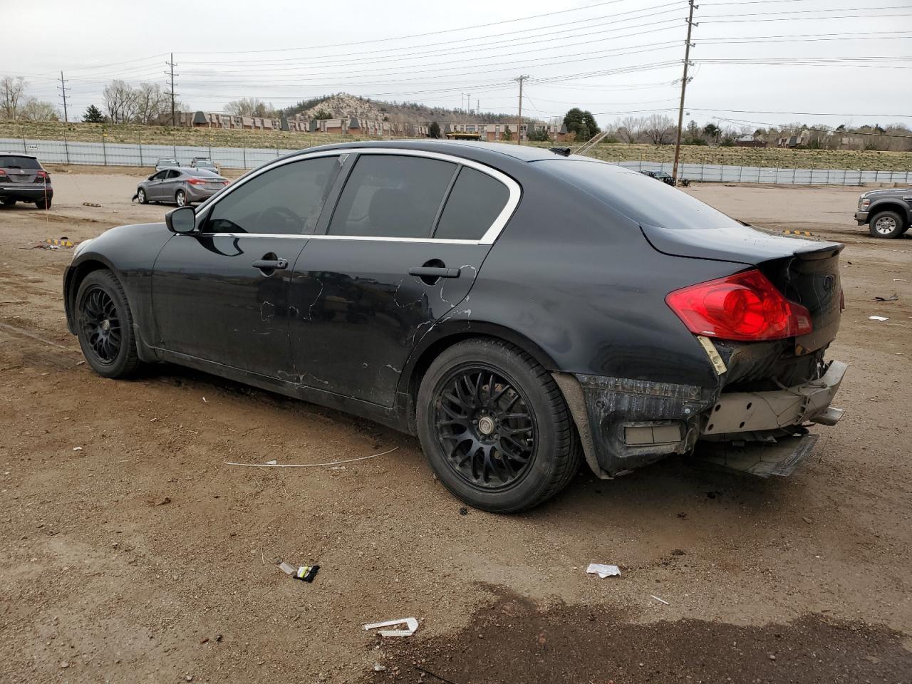 2011 INFINITI G37 - Фото 2