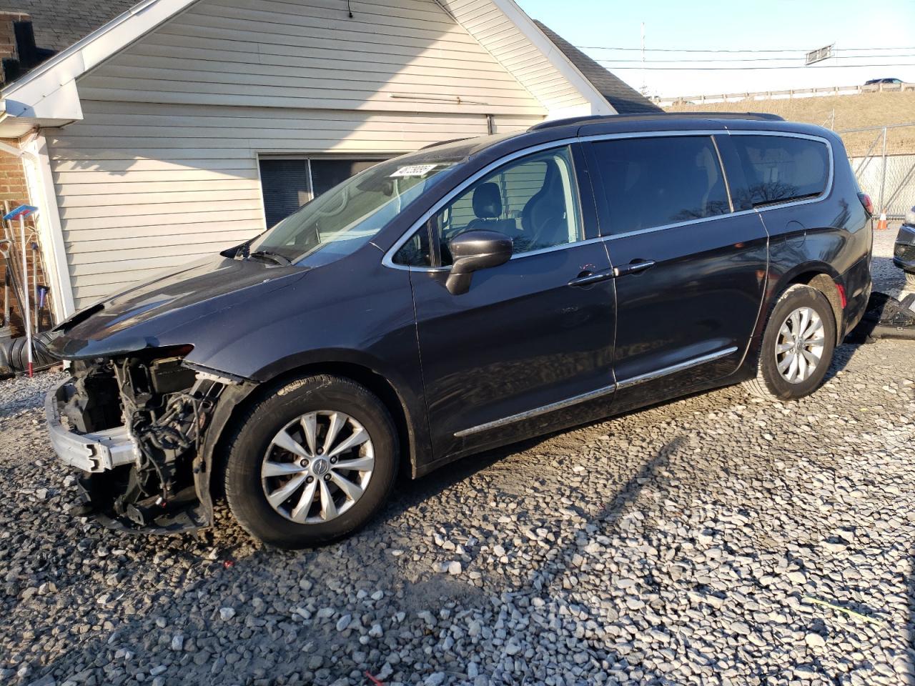 2017 CHRYSLER PACIFICA T