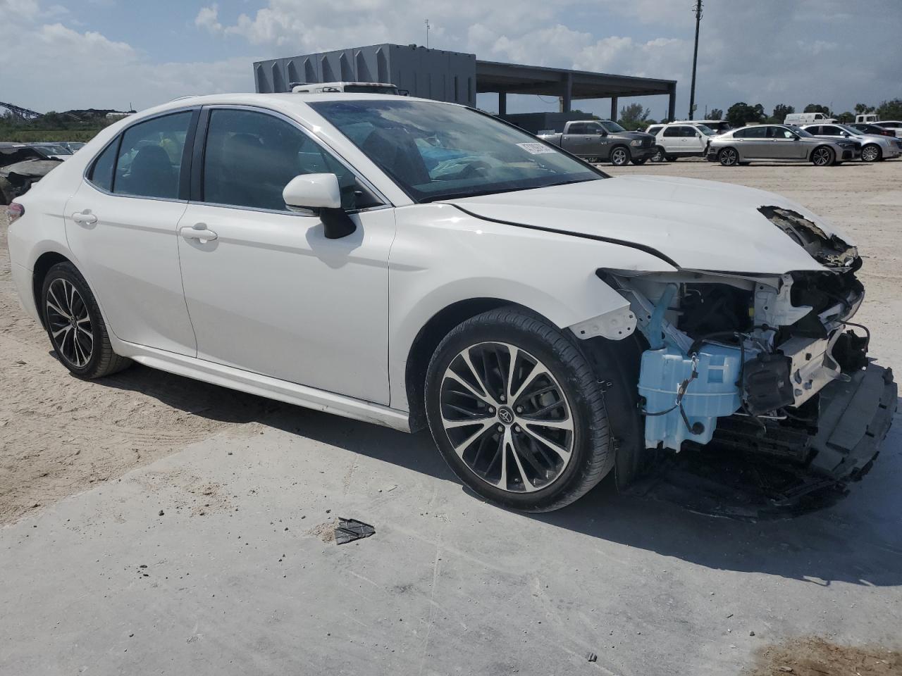 2018 TOYOTA CAMRY L - Фото 4