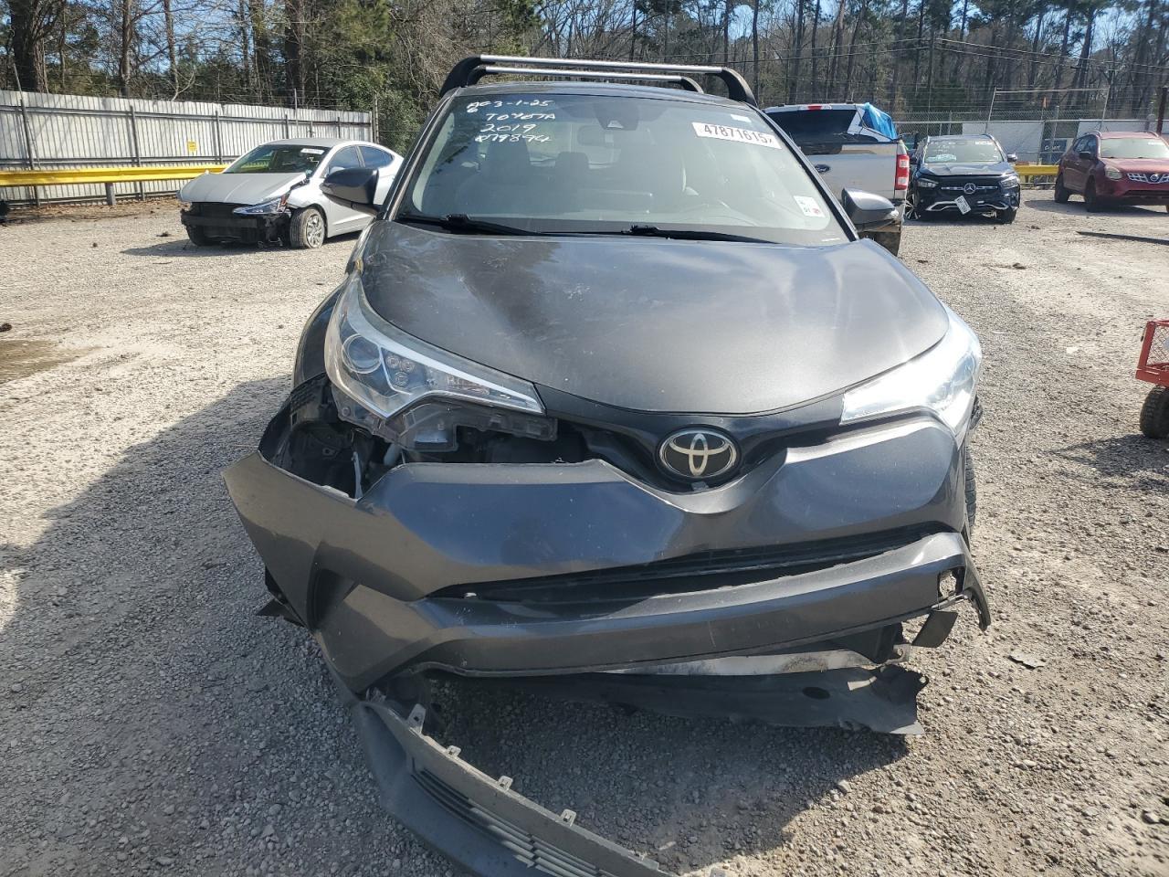 2019 TOYOTA C-HR XLE - Image 5