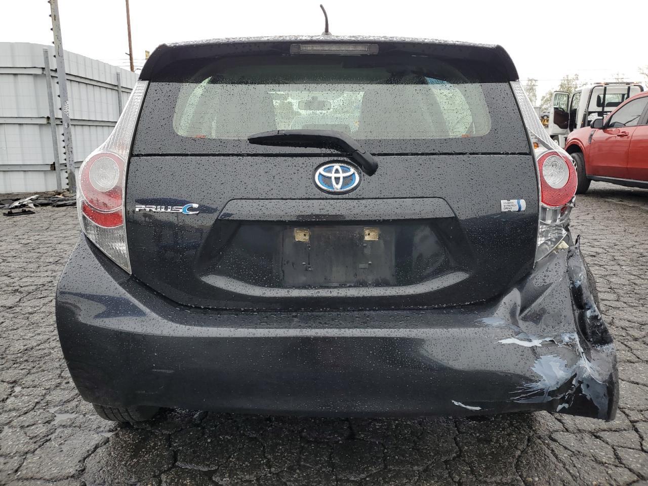 2013 TOYOTA PRIUS C - Image 6