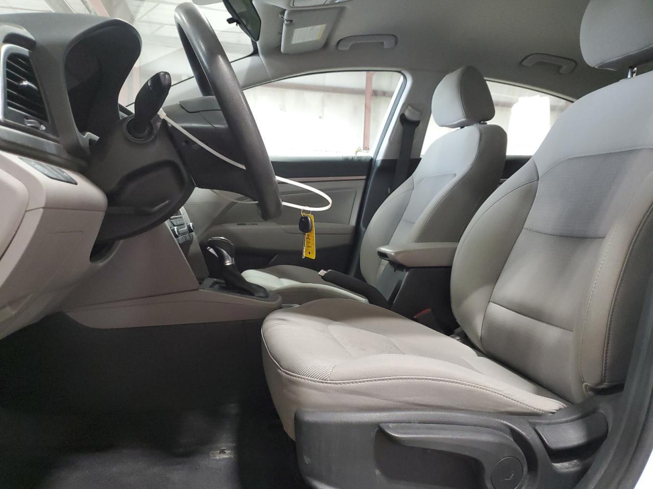 2017 HYUNDAI ELANTRA SE - Фото 7