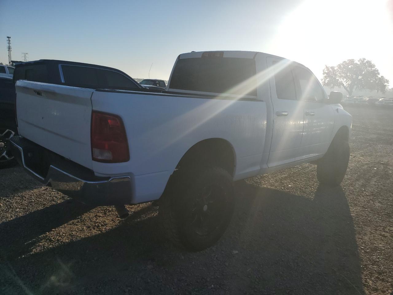 2015 RAM 1500 SLT - Image 3