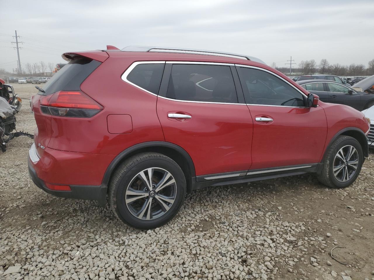 2017 NISSAN ROGUE SV - Image 3