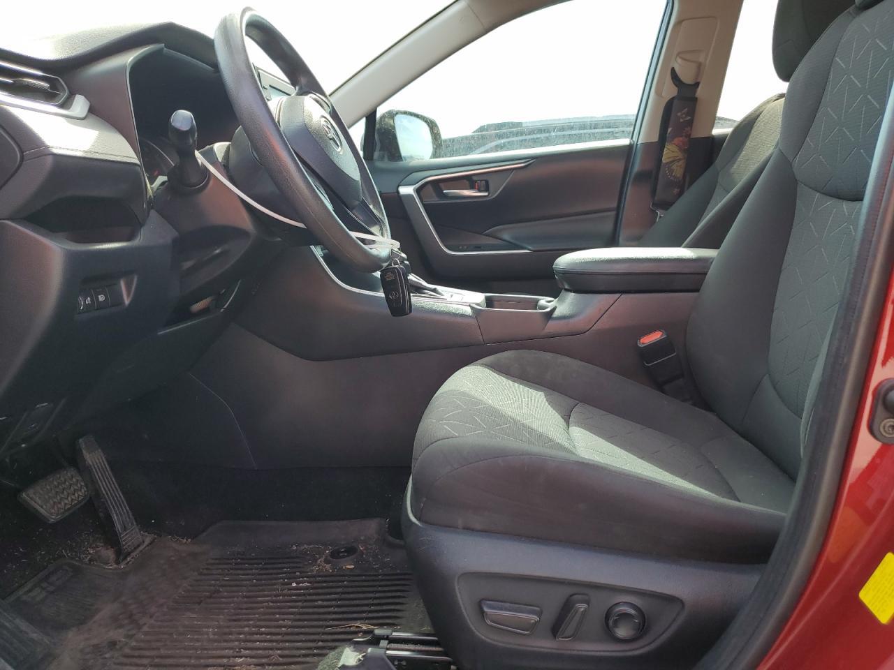 2020 TOYOTA RAV4 XLE - Image 7