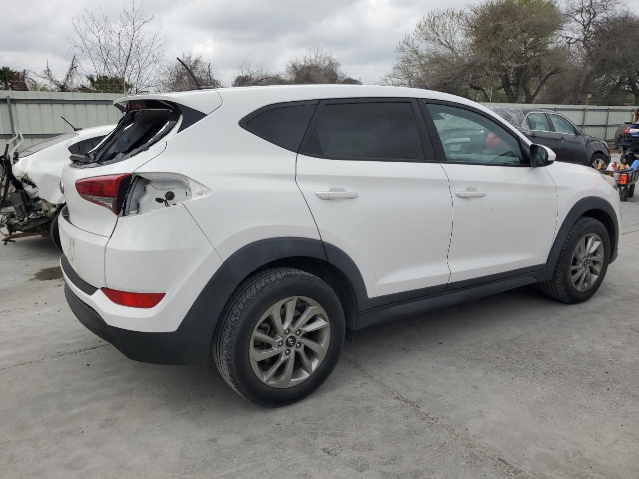 2016 HYUNDAI TUCSON SE - Image 3