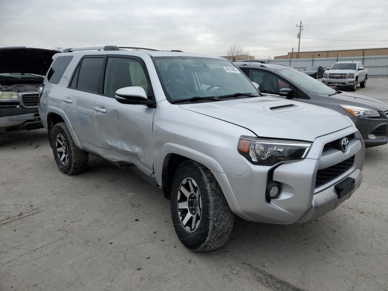 2017 TOYOTA 4RUNNER SR - Image 4