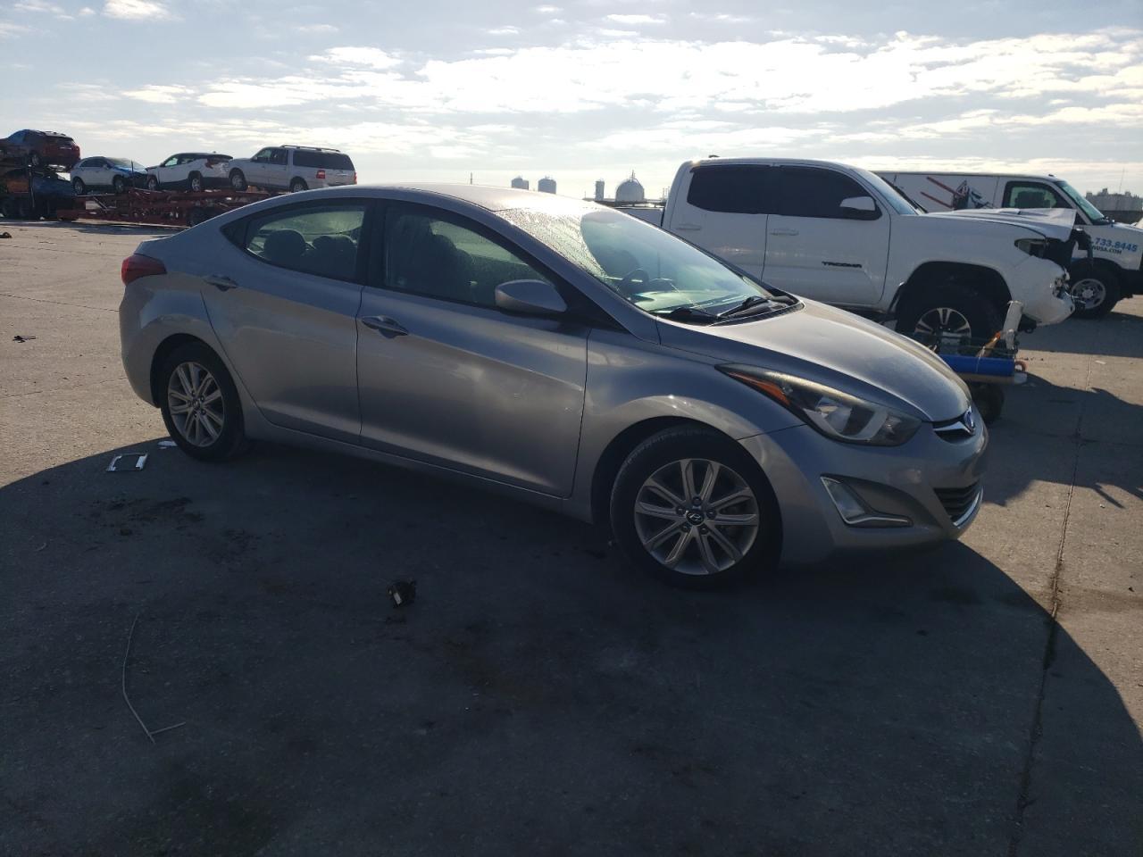 2015 HYUNDAI ELANTRA SE - Image 4