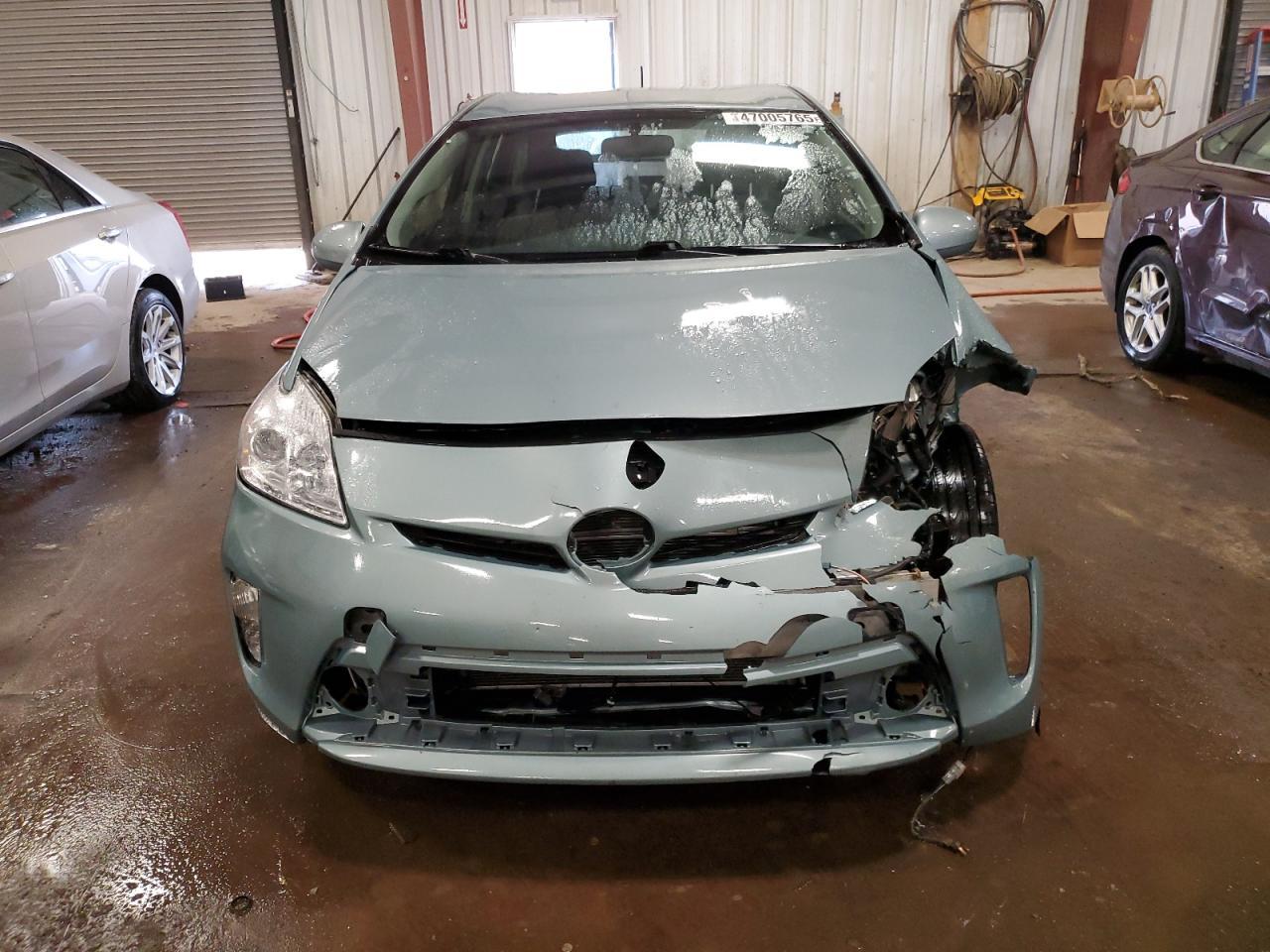 2015 TOYOTA PRIUS - Image 5