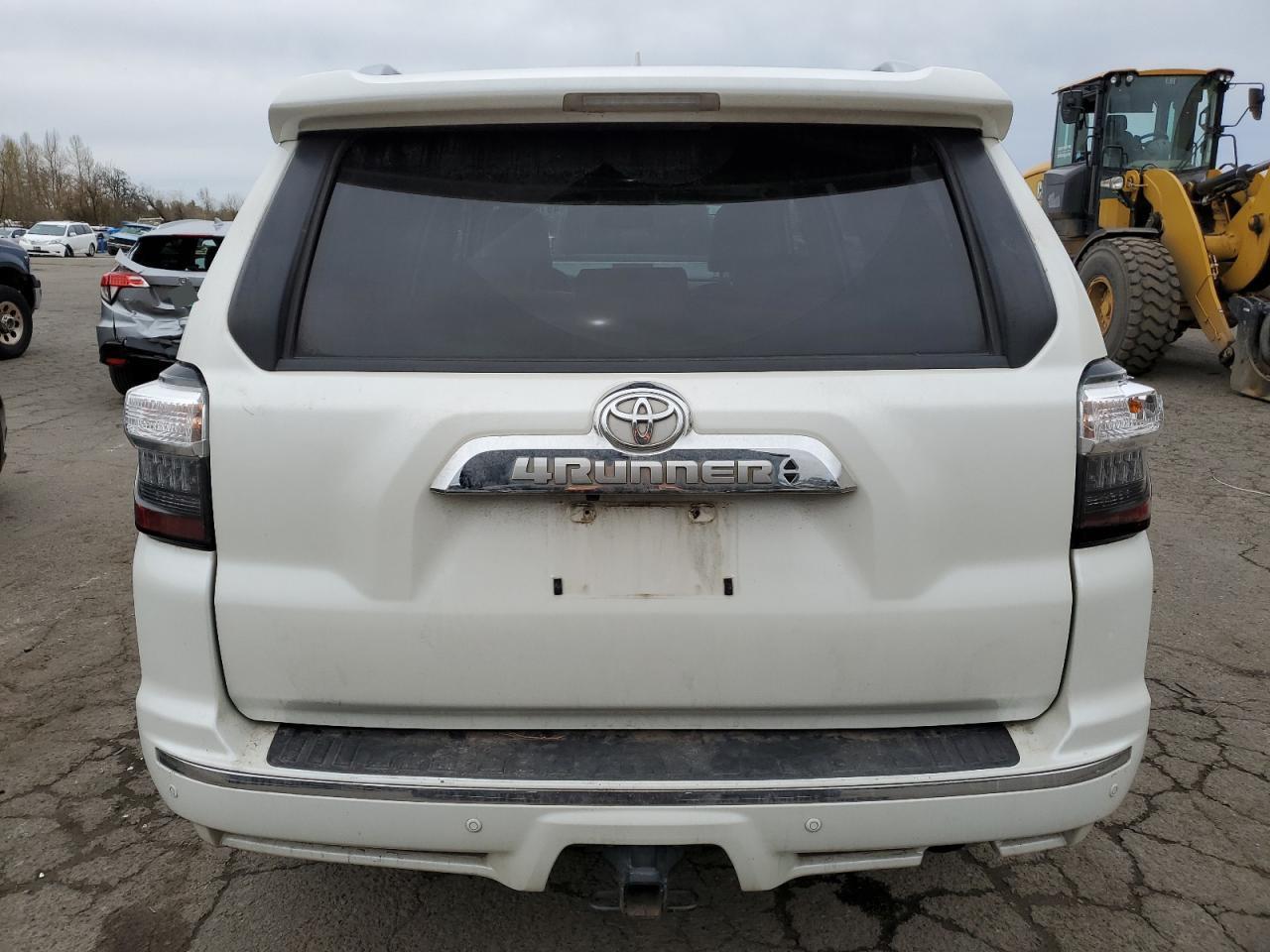 2018 TOYOTA 4RUNNER SR - Image 6