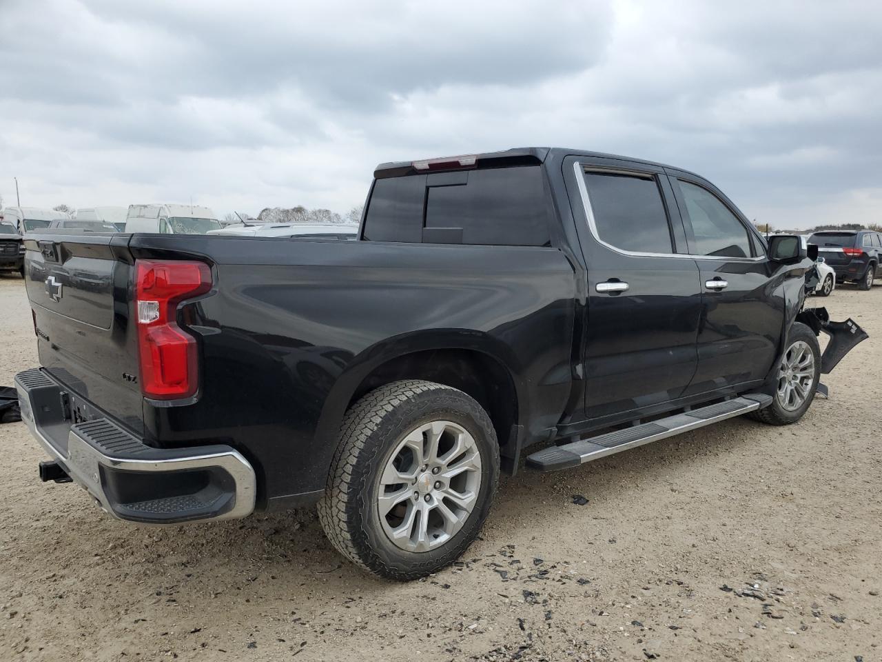 2023 CHEVROLET SILVERADO - Фото 3