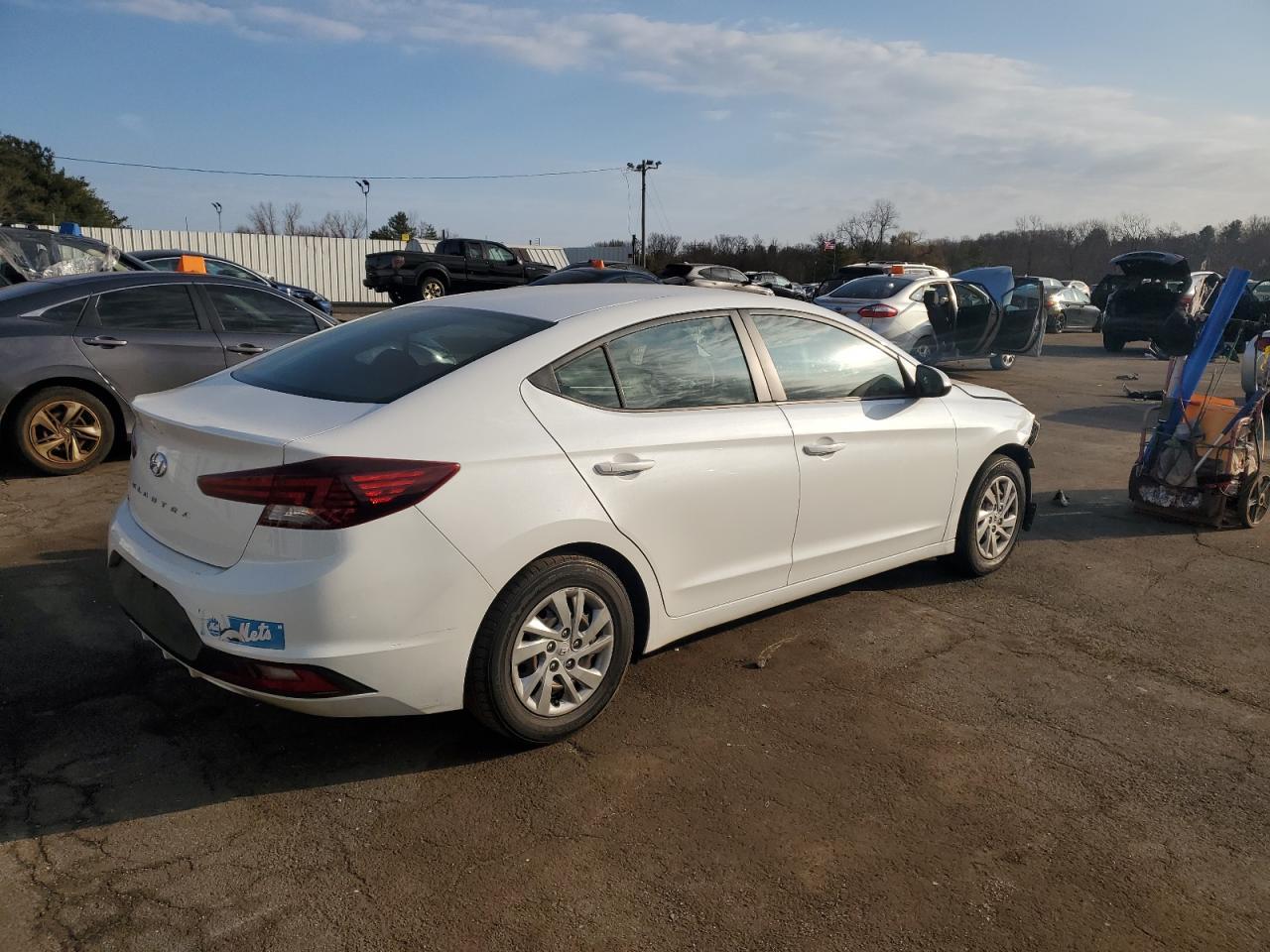 2019 HYUNDAI ELANTRA SE - Фото 3