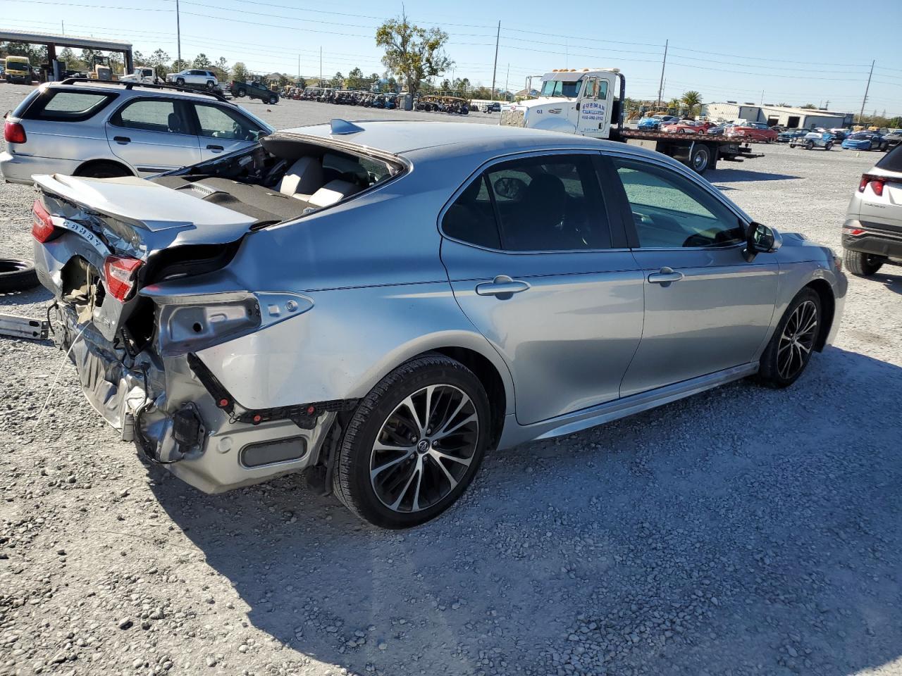 2020 TOYOTA CAMRY SE - Image 3