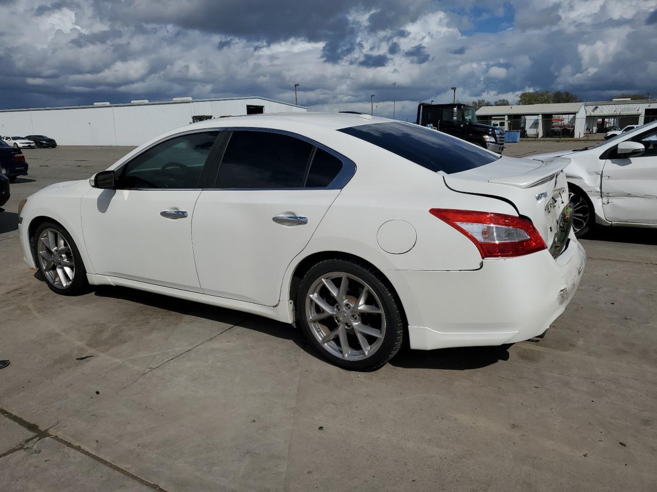 2011 NISSAN MAXIMA S - Image 2