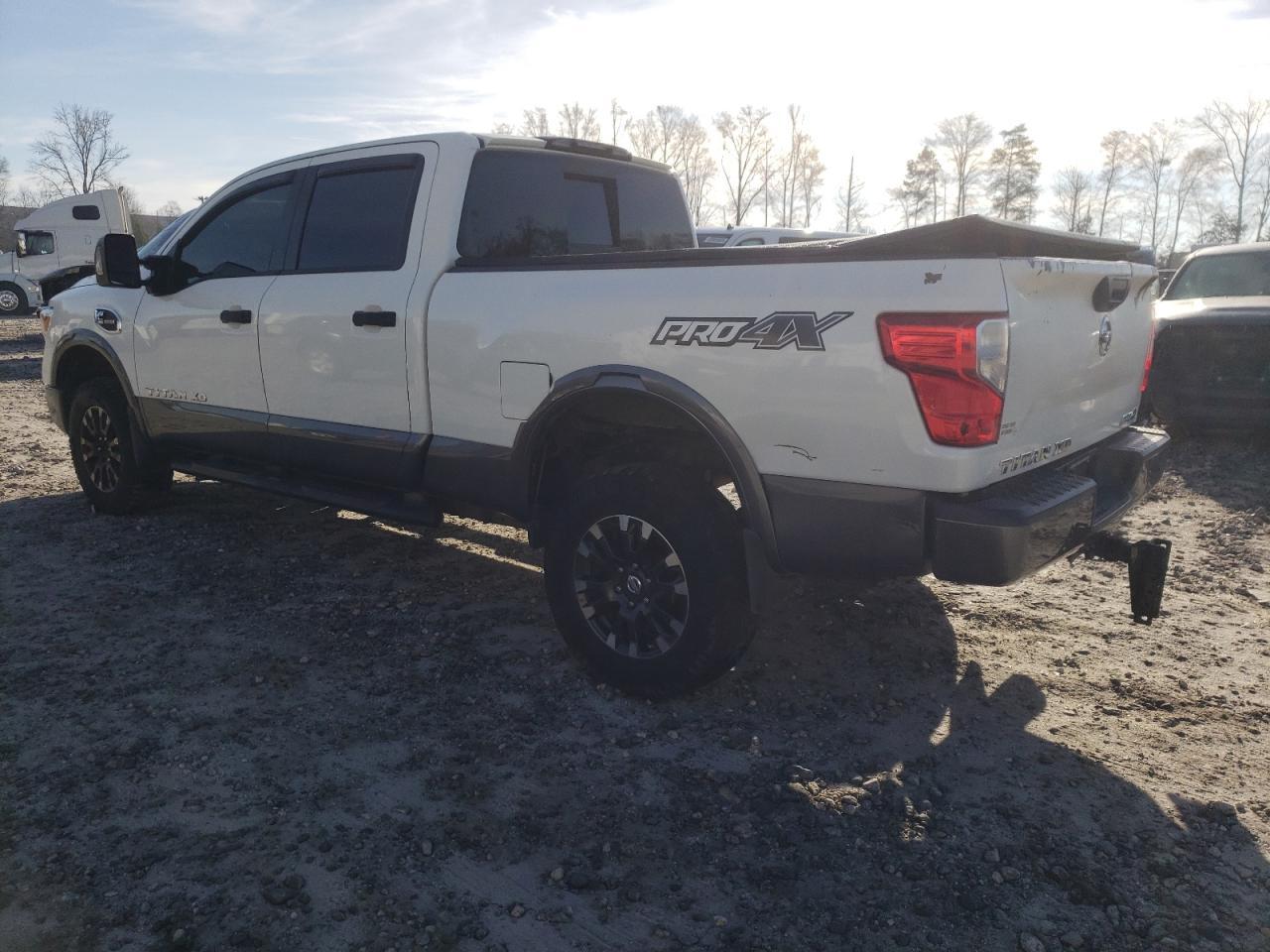 2017 NISSAN TITAN XD S - Фото 2