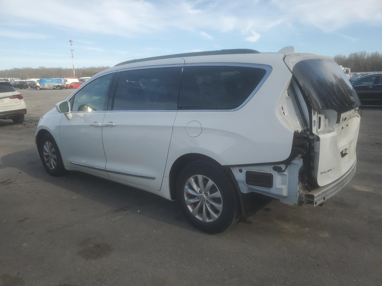 2017 CHRYSLER PACIFICA T - Image 2