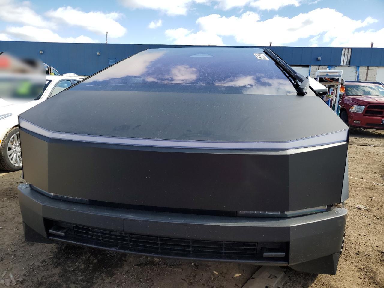 2024 TESLA CYBERTRUCK - Image 5
