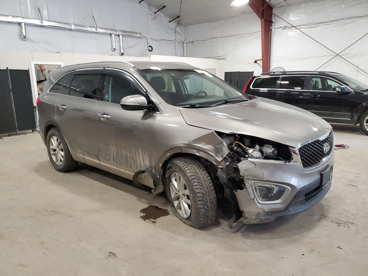 2016 KIA SORENTO LX - Image 4