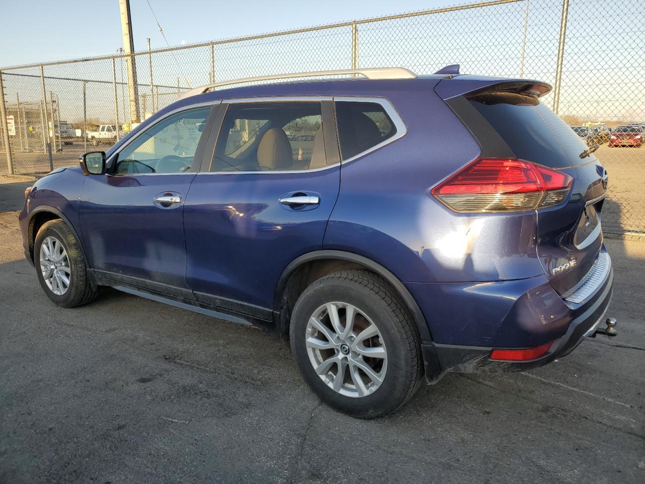 2017 NISSAN ROGUE SV - Image 2