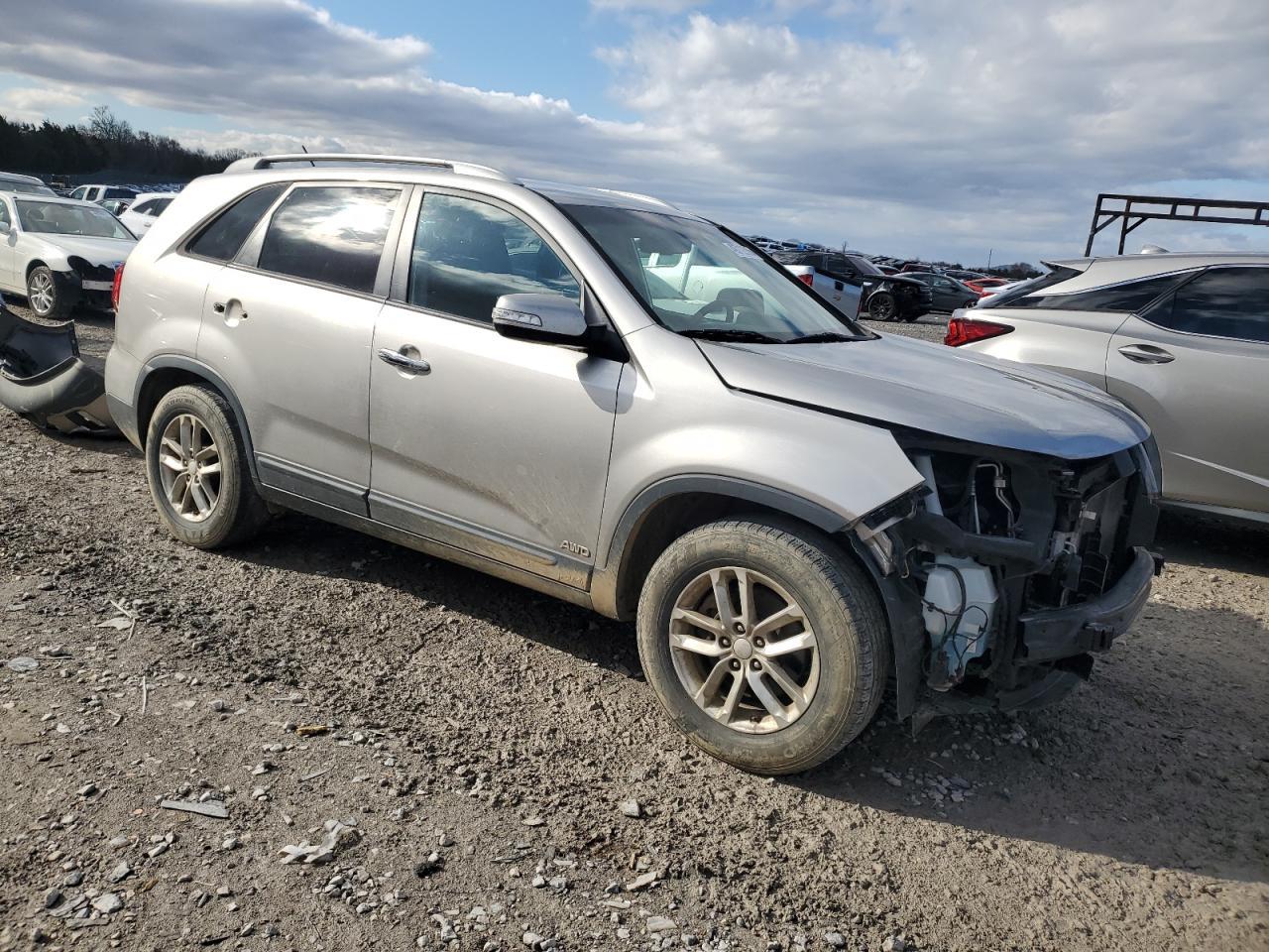 2015 KIA SORENTO LX - Image 4