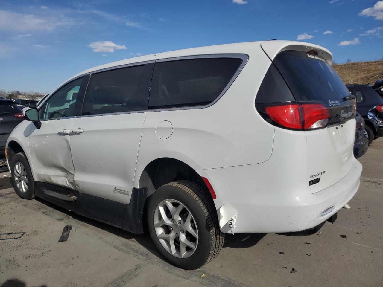 2022 CHRYSLER VOYAGER LX - Фото 2