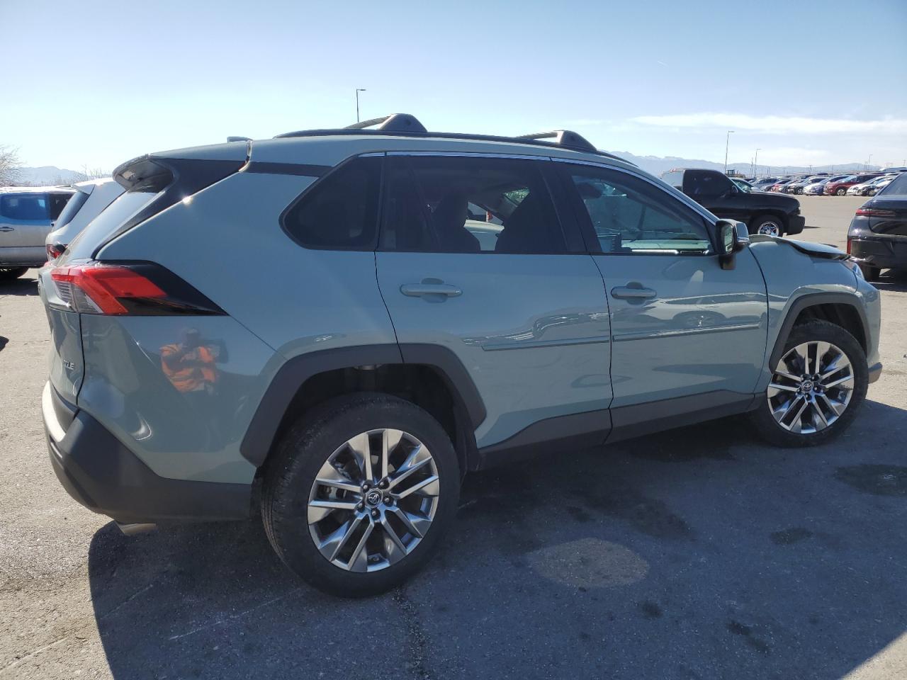 2019 TOYOTA RAV4 XLE P - Фото 3
