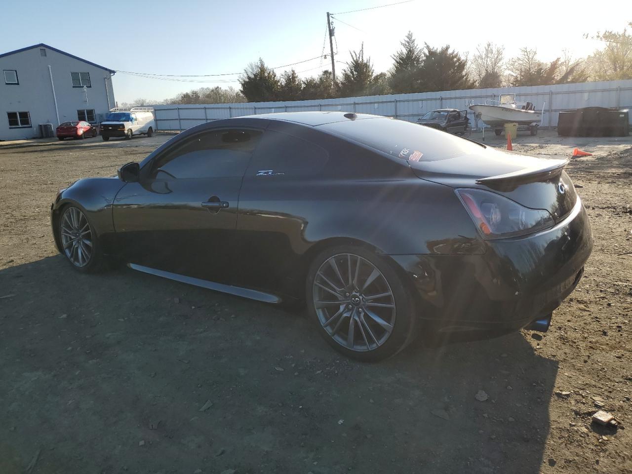 2011 INFINITI G37 - Image 2