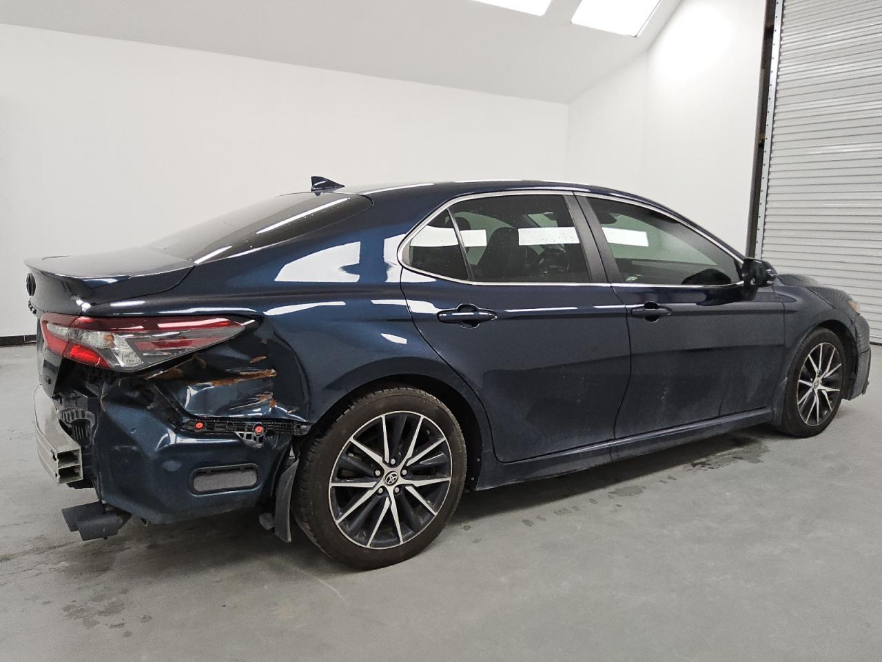 2021 TOYOTA CAMRY SE - Фото 3