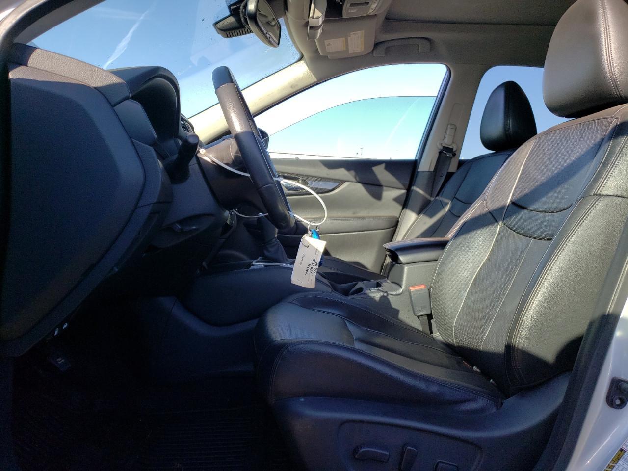2017 NISSAN ROGUE SV - Image 7