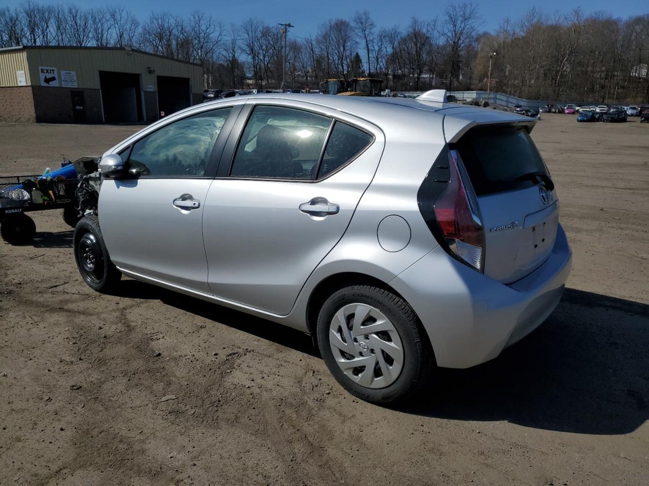 2016 TOYOTA PRIUS C - Image 2