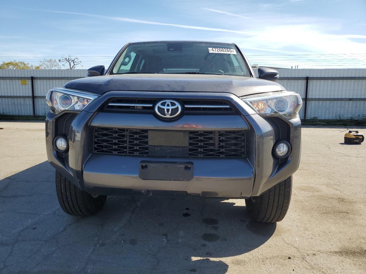 2020 TOYOTA 4RUNNER SR - Image 5