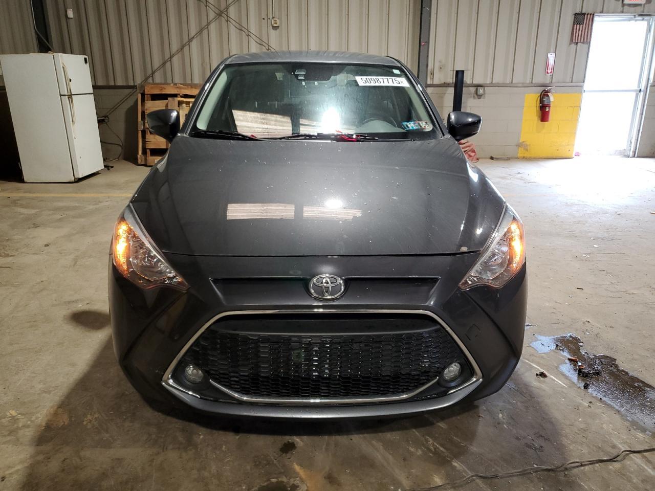 2020 TOYOTA YARIS LE - Фото 5