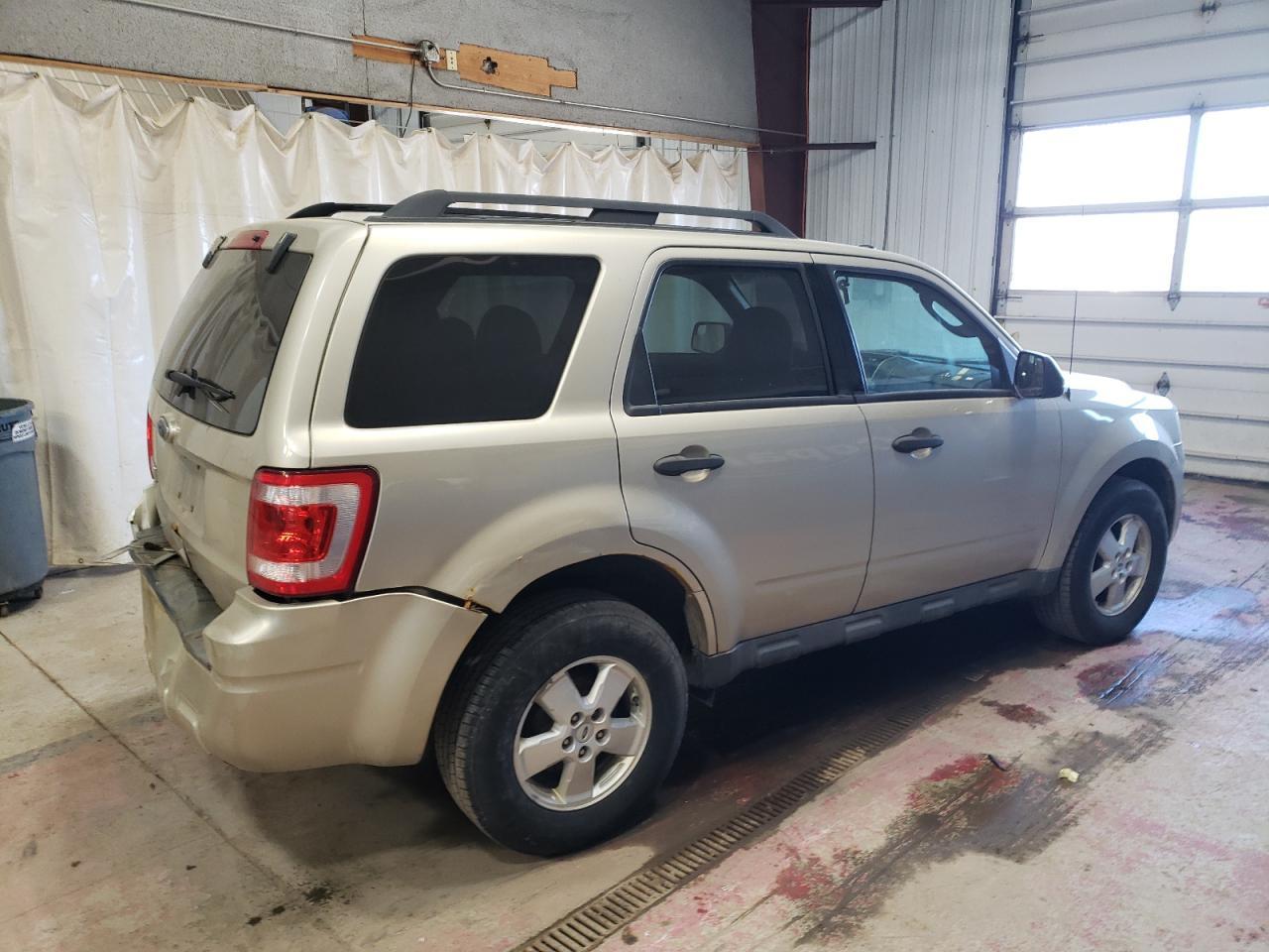 2010 FORD ESCAPE XLT - Image 3