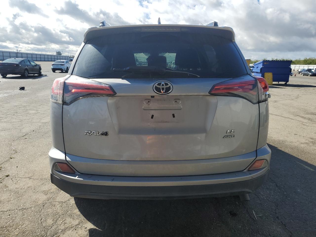 2018 TOYOTA RAV4 LE - Image 6