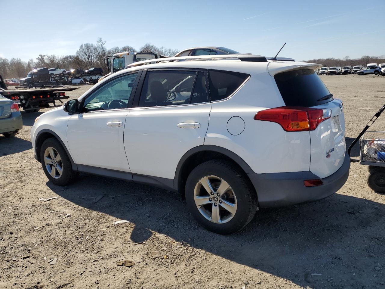2015 TOYOTA RAV4 XLE - Фото 2