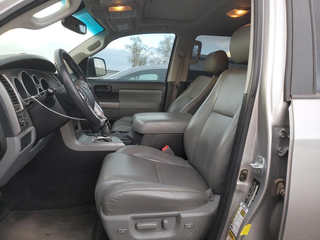 2016 TOYOTA SEQUOIA SR - Фото 7