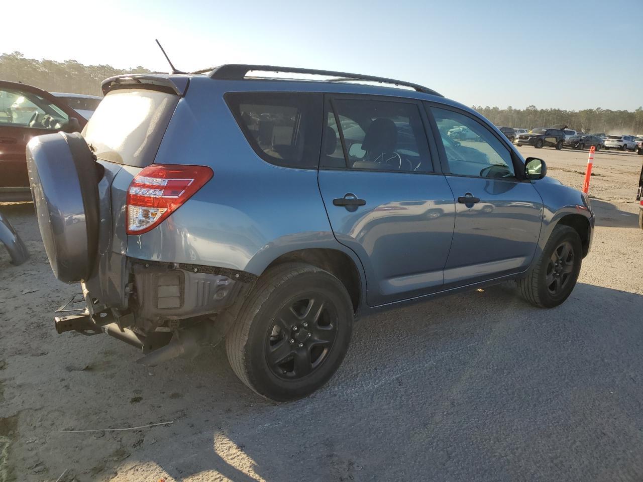 2011 TOYOTA RAV4 - Фото 3