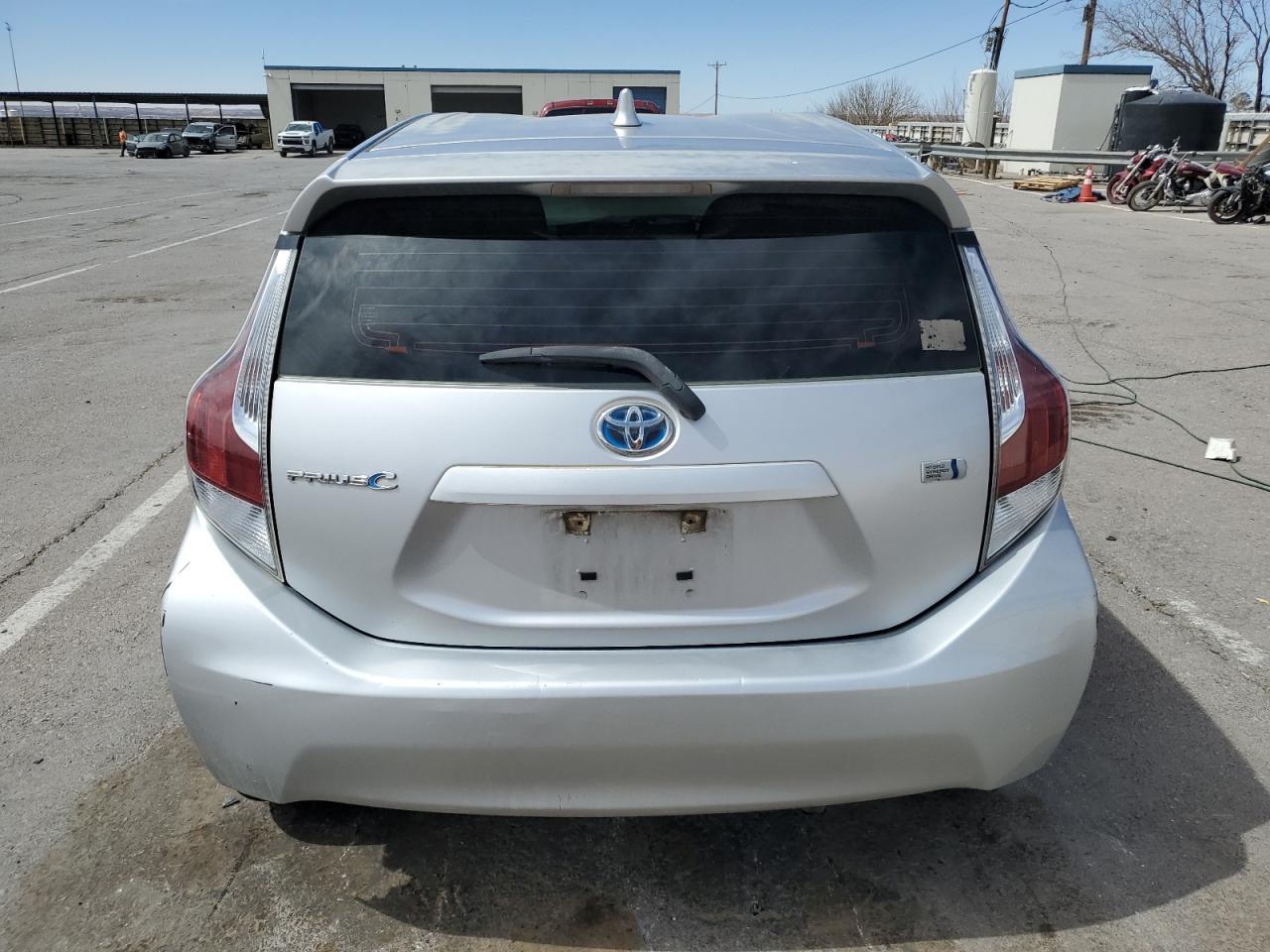 2015 TOYOTA PRIUS C - Image 6