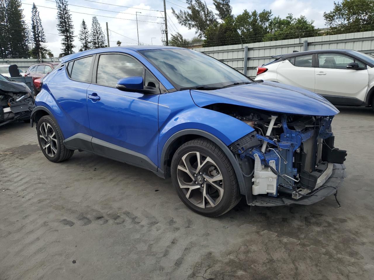 2018 TOYOTA C-HR XLE - Фото 4
