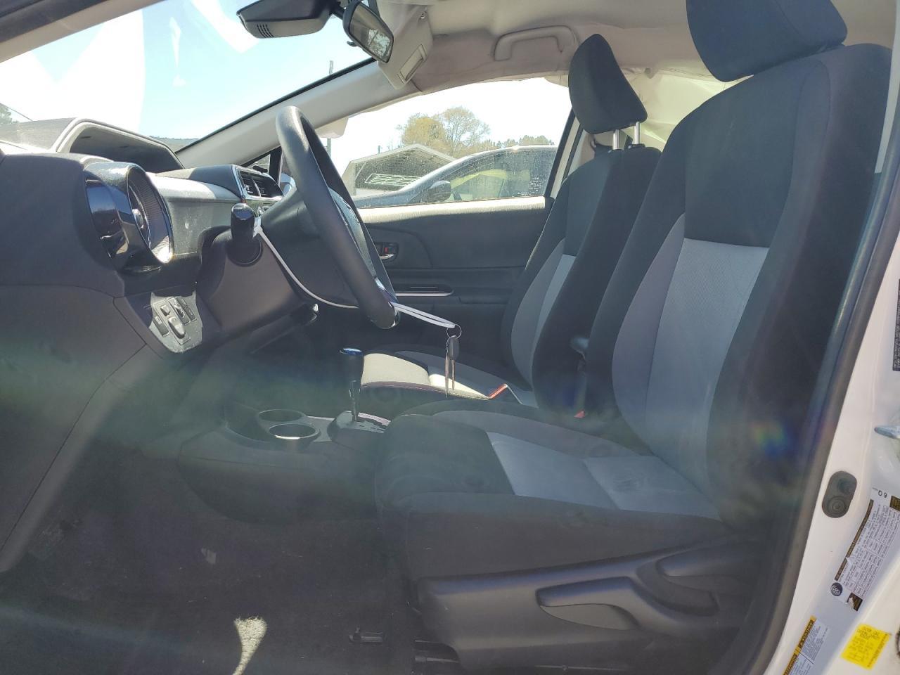 2018 TOYOTA PRIUS C - Image 7