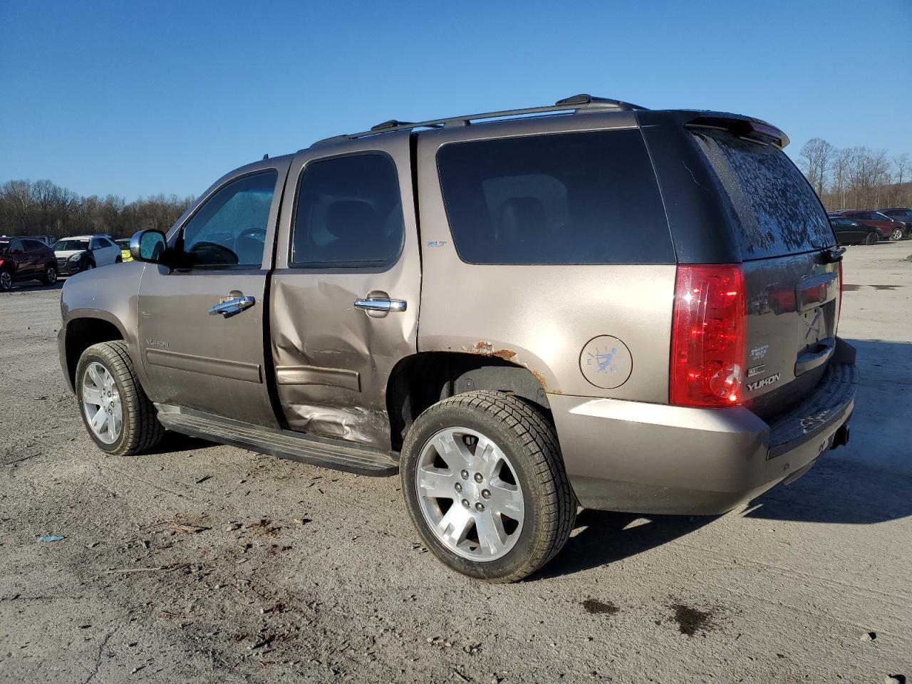 2012 GMC YUKON SLT - Image 2
