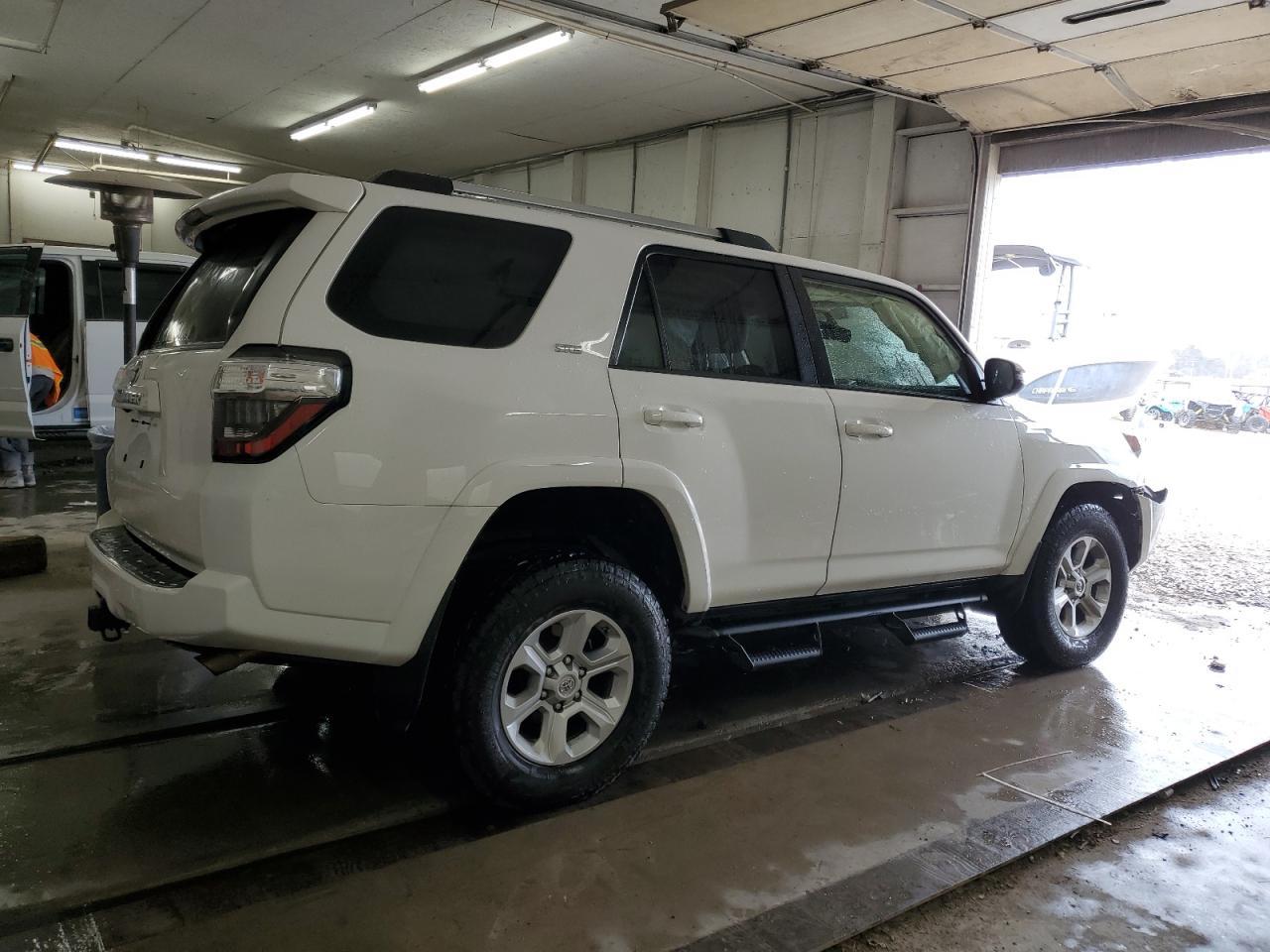 2019 TOYOTA 4RUNNER SR - Image 3